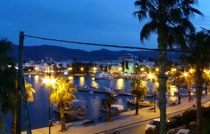 Widok na port w mieście Kos, nocą