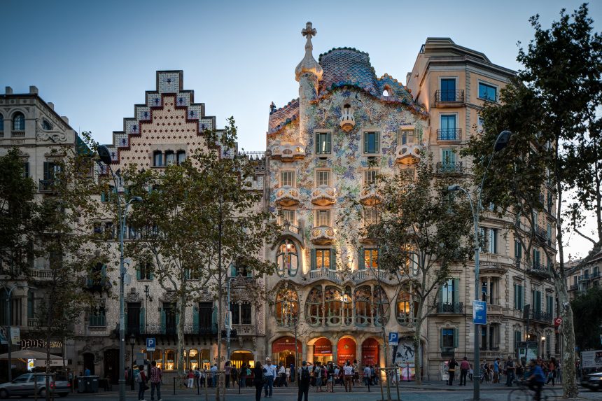 Casa Batllo, Gaudi, Barcelona, źródło: wikimedia.org