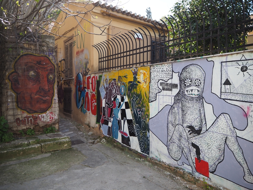 Graffiti w starej części Aten - dzielnica Plaka