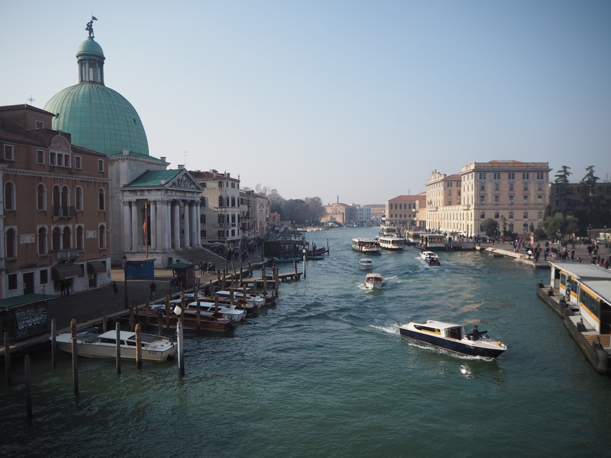 Wenecja - miasto na wodzie pełne tramwajów wodnych