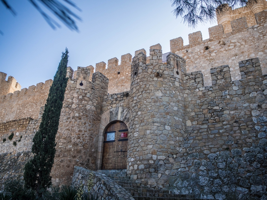 Wejście główne do zamku Atalaya, Villena